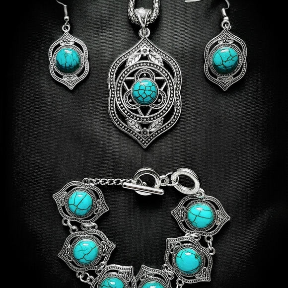 Meet your Posher, Maya - Picture 2 of 2